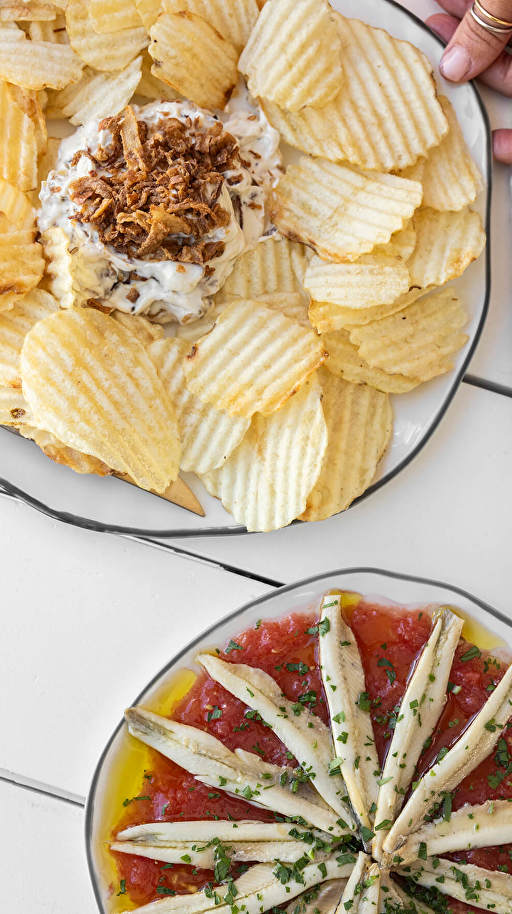 Boquerones con tomate y Dip de cebolla con papitas de Tefi Russo